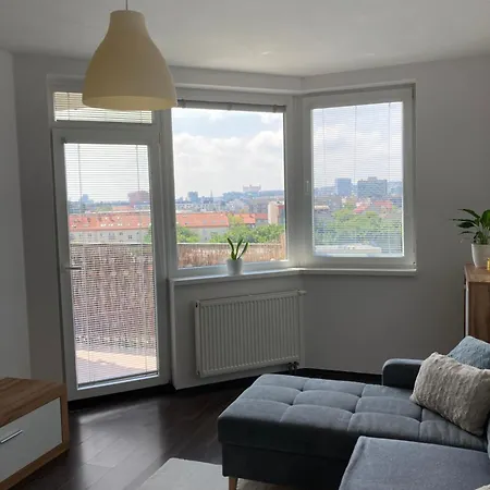 2 Izbovy S Vyhladom Na Bratislavsky Hrad